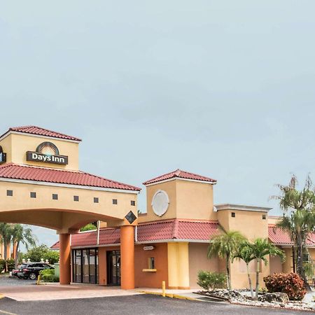 Days Inn By Wyndham Φορτ Μάγιερς Εξωτερικό φωτογραφία