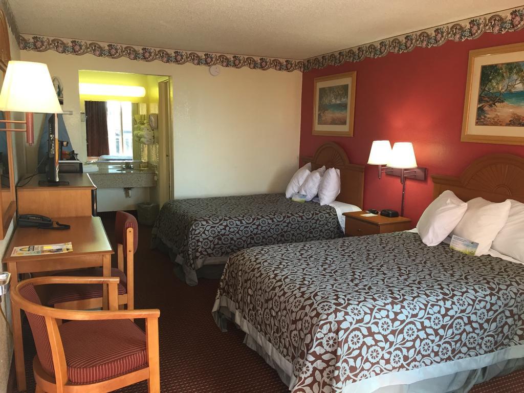 Days Inn By Wyndham Φορτ Μάγιερς Εξωτερικό φωτογραφία