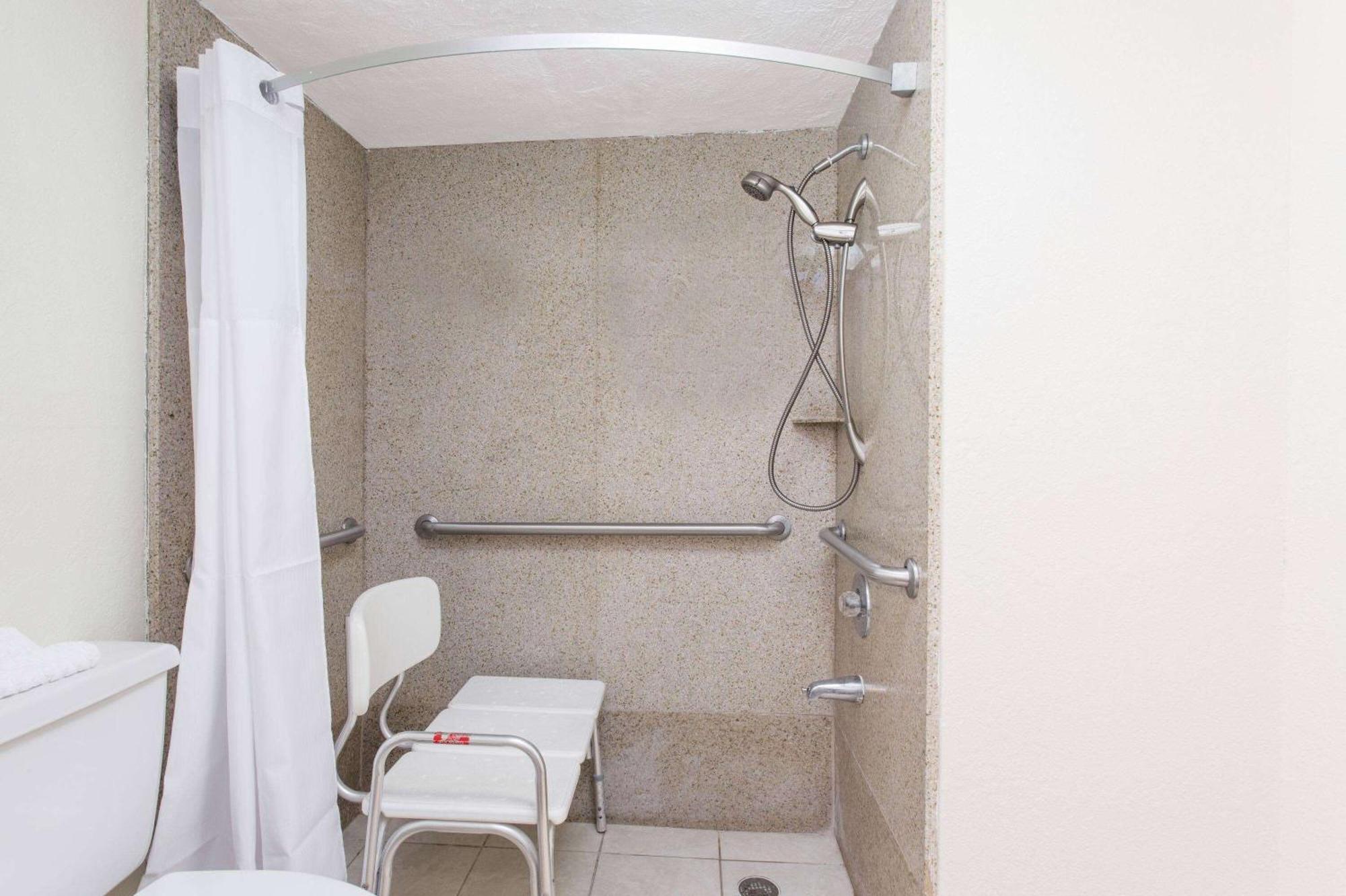 Days Inn By Wyndham Φορτ Μάγιερς Εξωτερικό φωτογραφία