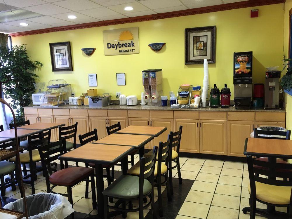 Days Inn By Wyndham Φορτ Μάγιερς Εξωτερικό φωτογραφία