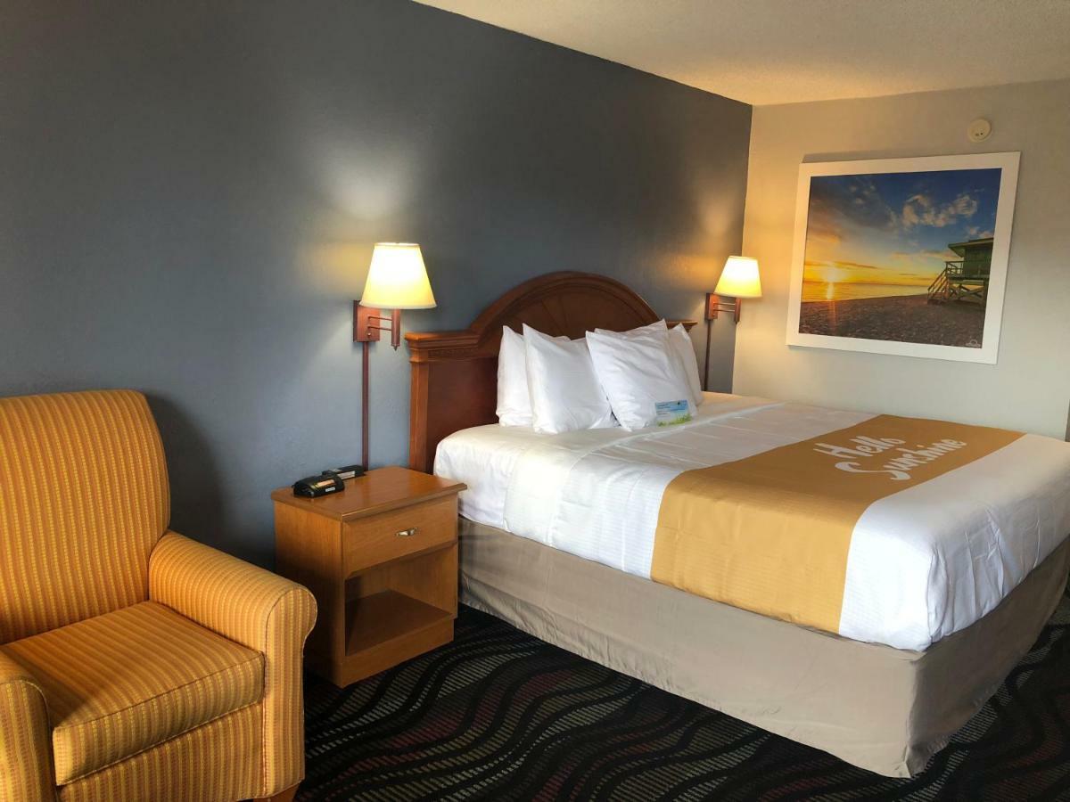 Days Inn By Wyndham Φορτ Μάγιερς Εξωτερικό φωτογραφία