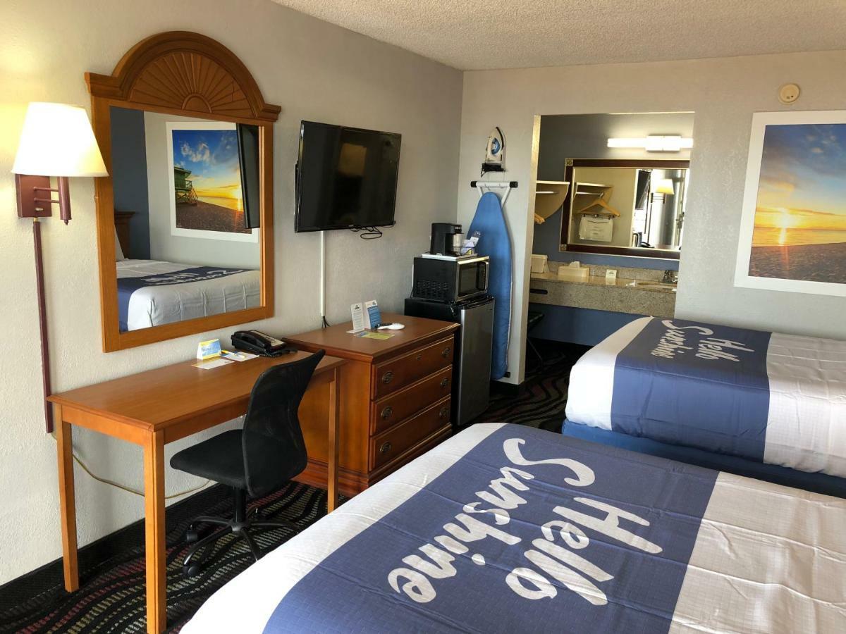 Days Inn By Wyndham Φορτ Μάγιερς Εξωτερικό φωτογραφία